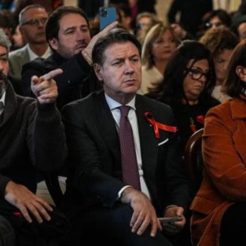 Conte si prende la comunicazione dei magistrati. L'ex portavoce di Fico all'Anm