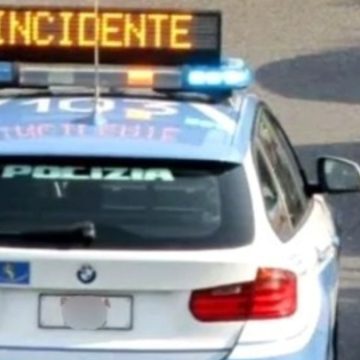 Roma, incidente auto