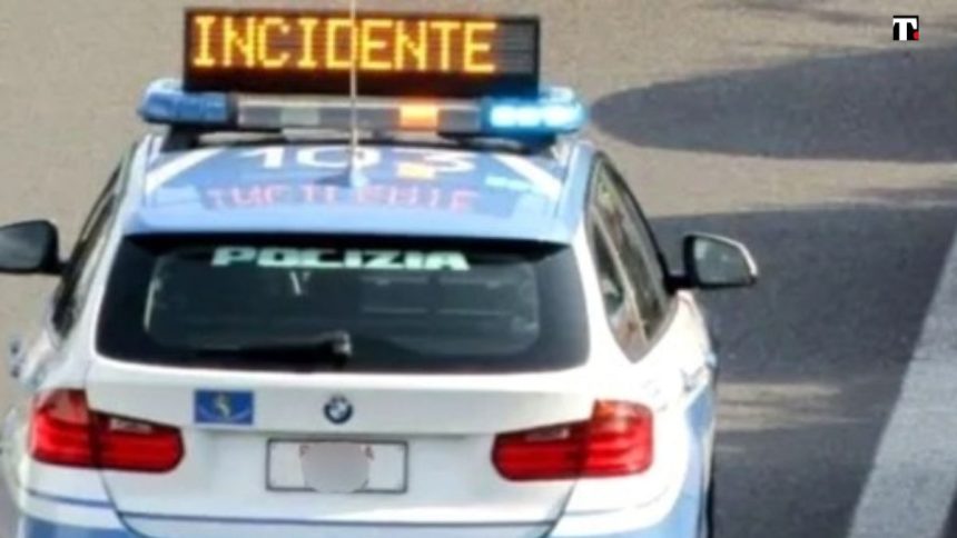 Roma, incidente auto