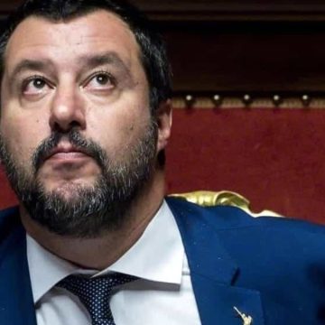 Forza Italia “sfila” gli Autonomisti alla Lega (e mette la freccia per il sorpasso)