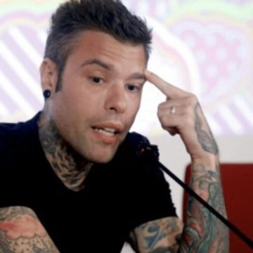 Quanto femminismo in Fedez! "Nullatenente" mantenuto dalla moglie