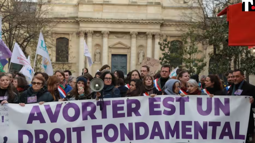 Aborto e Costituzione: “Solo un nuovo movimento per la libertà delle donne potrebbe avvicinarci alla Francia”