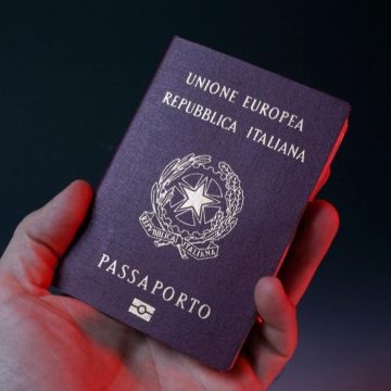 Basta con lo scandalo attese per i passaporti