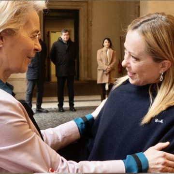 C'era una volta la maggioranza Ursula: ma ora Von Der Layen flirta con Meloni. Ursula von der Leyen