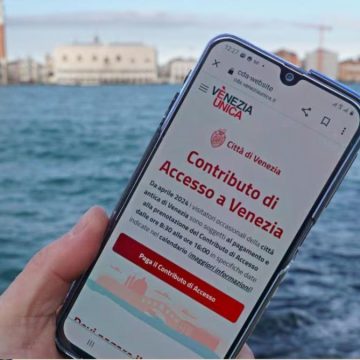 Venezia, il ticket contro i turisti "mordi e fuggi" da 2 milioni di euro