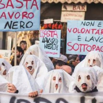 Salario minimo a nove euro anche a Napoli. Un atto demogogico. E forse pure un bluff