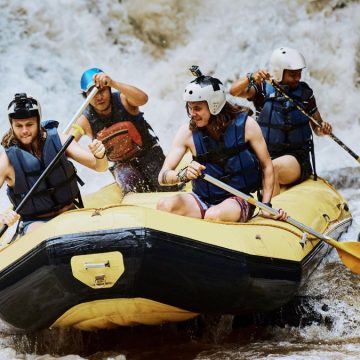 Rafting, mountain bike, paracadutismo… Dove fare vacanze all’avventura in Italia