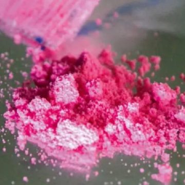Tusi, la “droga dei ricchi” (al gusto fragola) minaccia di conquistare anche l’Italia