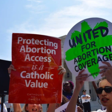 Non tutti i cattolici sono antiabortisti: la storia americana di "Catholics for Choice"