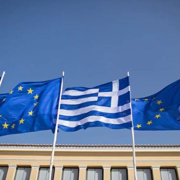 Altro che settimana corta. La Grecia cresce coi sei giorni lavorativi
