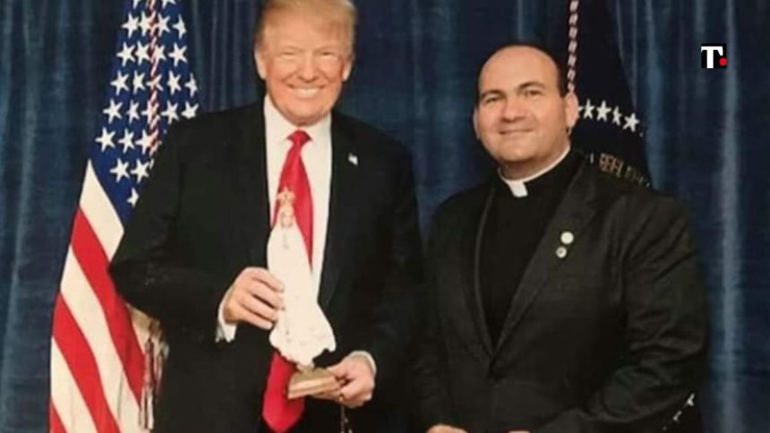 trump Sempre più americani pensano che Trump sia stato salvato dalla Madonna di Fatima
