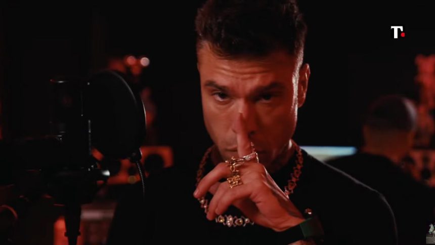 Fedez Dissing Fedez e Tony Effe, chi vince? Non fatevi f0ttere! È solo una campagna pubblicitaria a due bibite di m*rda
