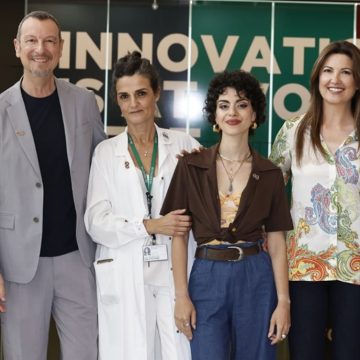 Amadeus e la moglie Giovanna con Fondazione Humanitas per sostenere il progetto AYA