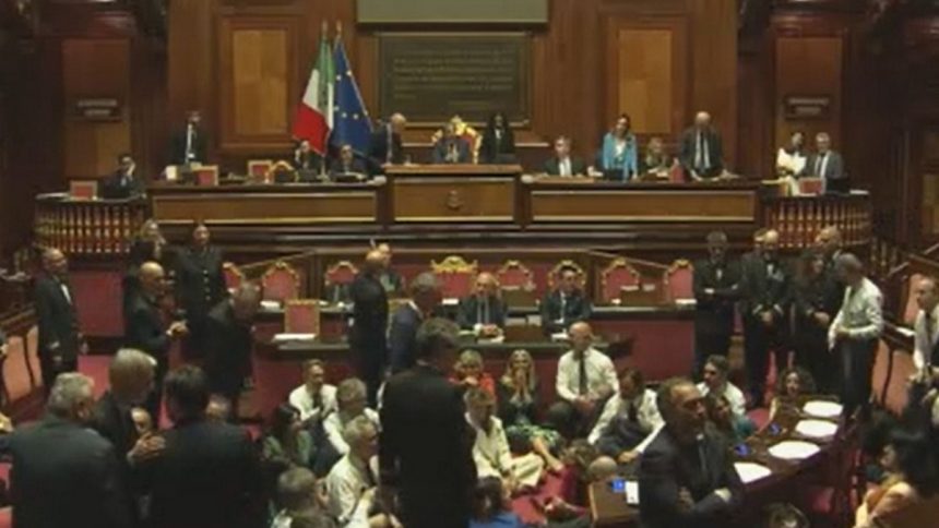 Il decreto Sicurezza è legge: 14 nuovi reati. Carcere per blocchi stradali e occupazioni, stretta su cannabis e carcere