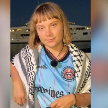 Greta Thunberg lascia il direttivo della Flotilla ma resta a bordo