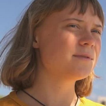“Greta Thunberg maltrattata e costretta a baciare la bandiera di Israele”: l’accusa degli attivisti della Flotilla