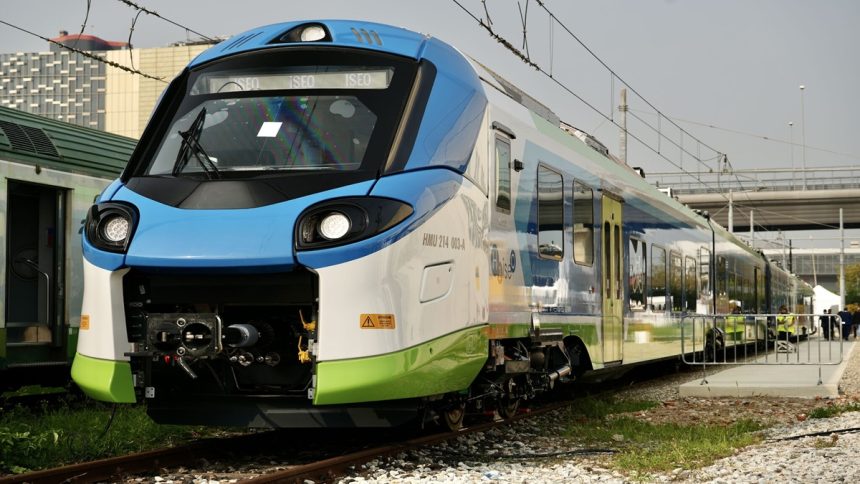 Regione Lombardia punta sui treni a idrogeno: “450 milioni risparmiati”