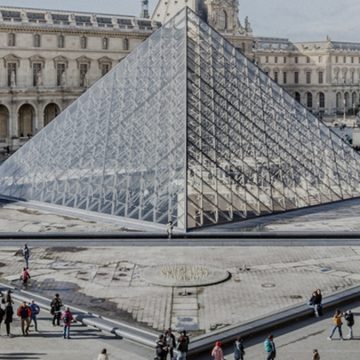 Museo del Louvre Colpo al Louvre, la tragicomica password della videosorveglianza e il furto messo a segno da una coppia con figli
