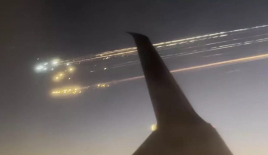 SpaceX: detriti in cielo SpaceX, i detriti del razzo esploso hanno sfiorato tre aerei di linea: tragedia sfiorata per 450 passeggeri