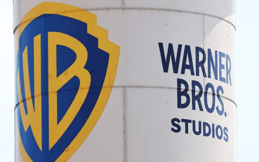 warner bros Scontro tra titani ad Hollywood per prendersi Warner Bros