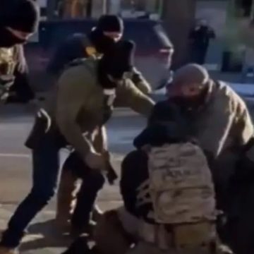 Ice, clima rovente a Minneapolis. E Trump apre: “Potrebbero lasciare Minneapolis”