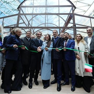 Milano Cortina 2026, inaugurata “Casa Lombardia”: in piazza l’Arena Experience, Rtl 102.5 e Cannavacciuolo