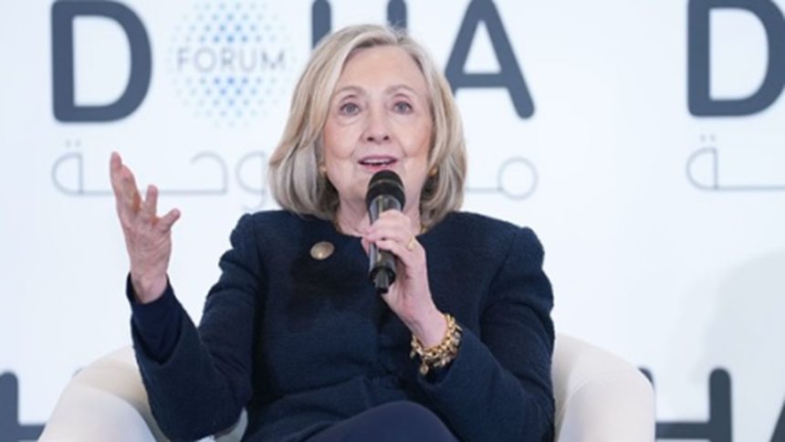 Hillary Clinton alla Camera: &ldquo;Mai incontrato Epstein, sono inorridita dai suoi crimini&rdquo;