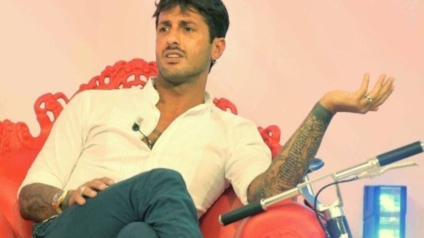 Oscurati i profili social di Corona, lui fa il martire: “Faccio quel che faccio per un senso di verità”