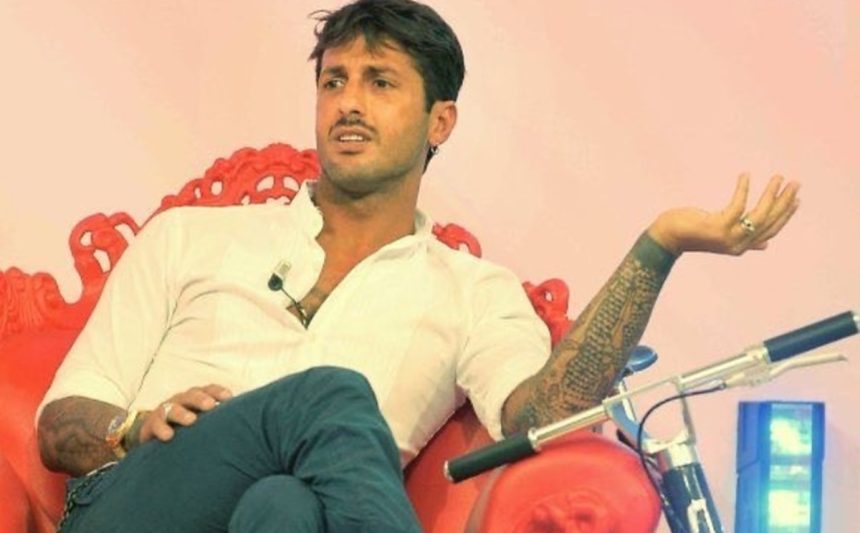 Oscurati i profili social di Corona, lui fa il martire: &ldquo;Faccio quel che faccio per un senso di verit&agrave;&rdquo;