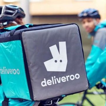 Milano, controllo giudiziario per Deliveroo con accusa di sfruttamento dei riders