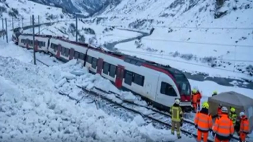 Treno deraglia in Svizzera a causa di una valanga, cinque i feriti