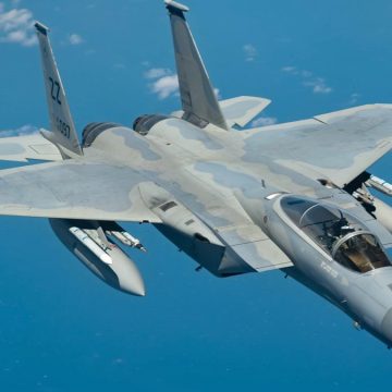 Iran, caccia Usa precipita in Kuwait. I due piloti si salvano con il paracadute