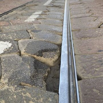 Milano, addio al pavé in via Torino: un passaggio inevitabile per il futuro della città