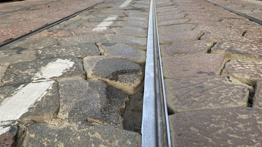 pave Milano, addio al pavé in via Torino: un passaggio inevitabile per il futuro della città