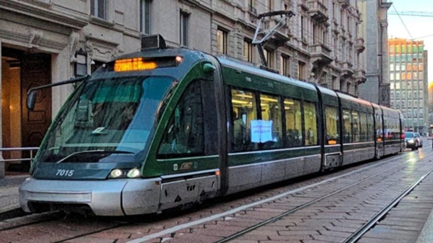 Milano, un altro tram deragliato: &egrave; il terzo negli ultimi 10 giorni